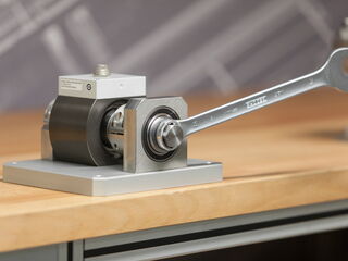 Device for the Measurement of torque wrenches